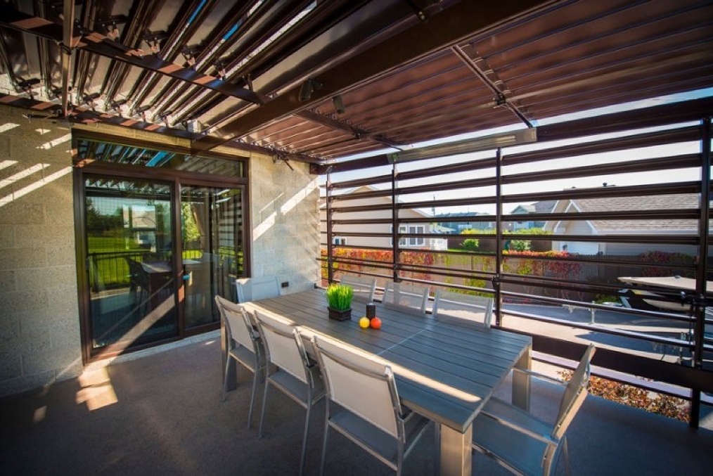 Pergola en aluminium avec lamelles rétractables