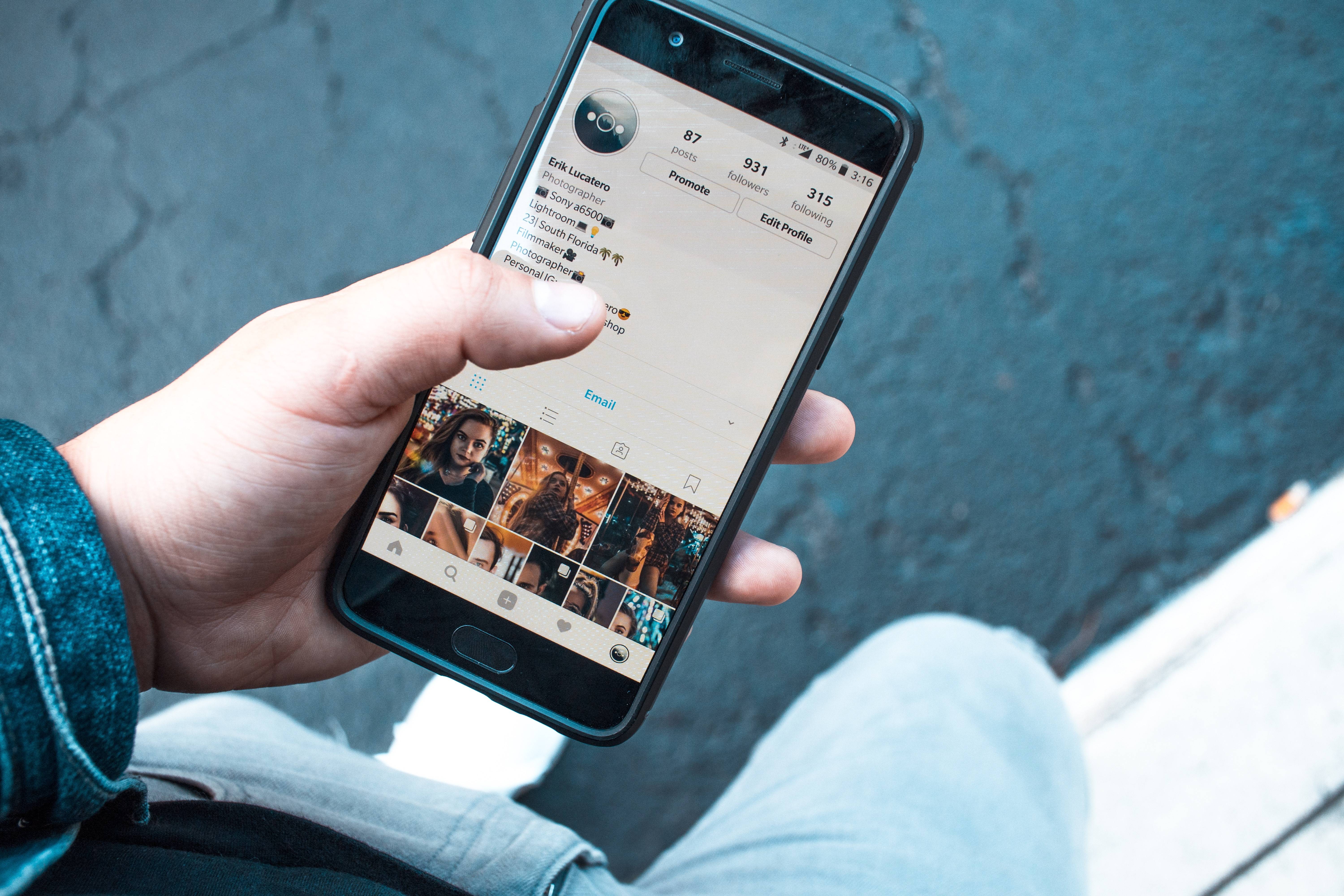 Instagram Fashion Sellers: Using Real-Time Data to Strengthen Profit Return