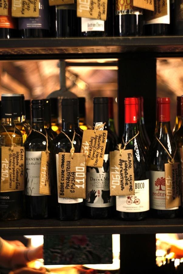 C:\Users\hselbach\Desktop\+++++WINE ADVENTURES\Wine Adventures Website Relaunch\SCHLUCK Website-Relaunch\Schluck Artikel_Bilder\WEIN & FOOD PAIRINGS\Wine & Pizza\anton-murygin-M48kdWf_5V0-unsplash.jpg