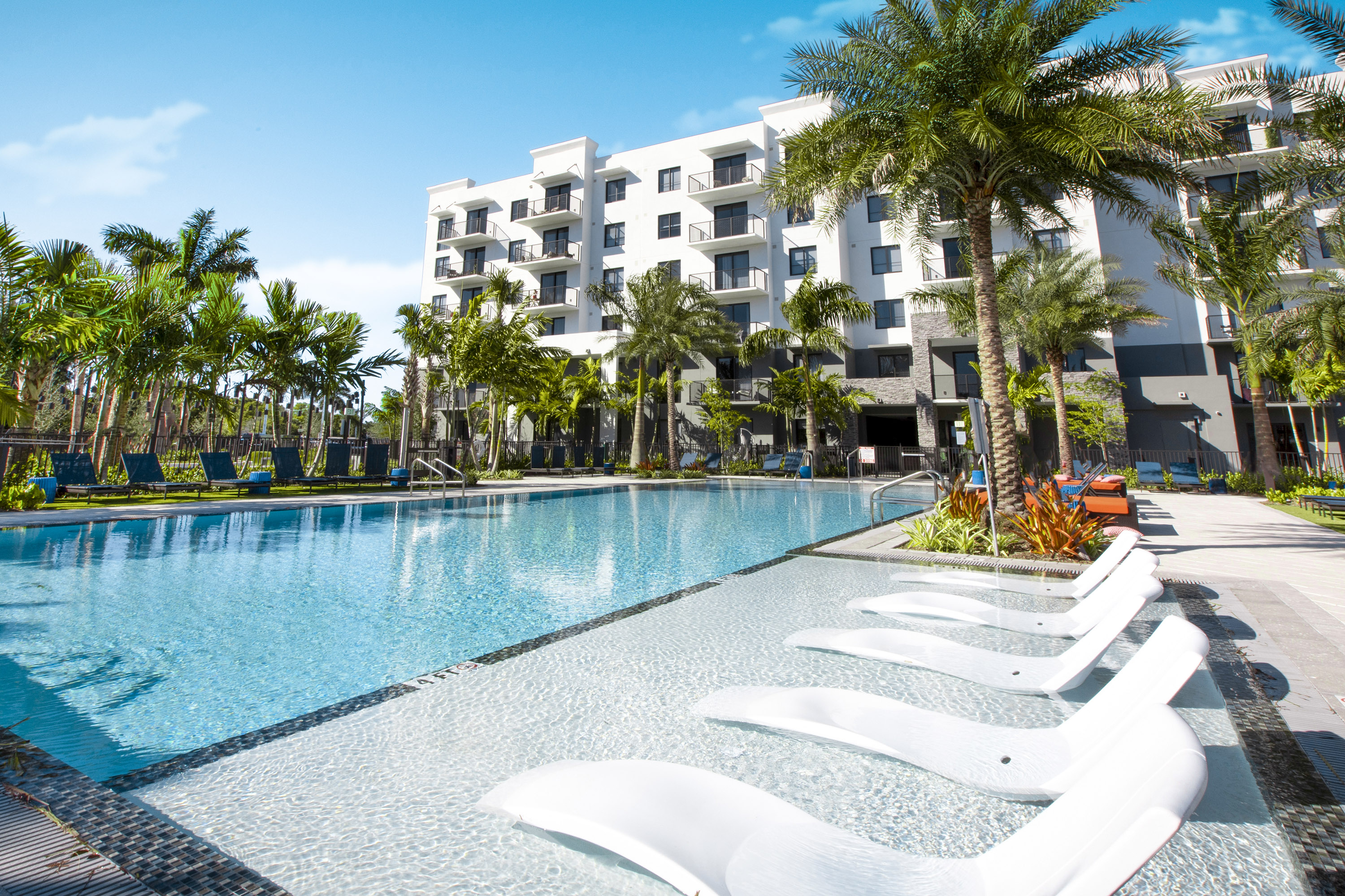 Swimming pool sanctuary Doral