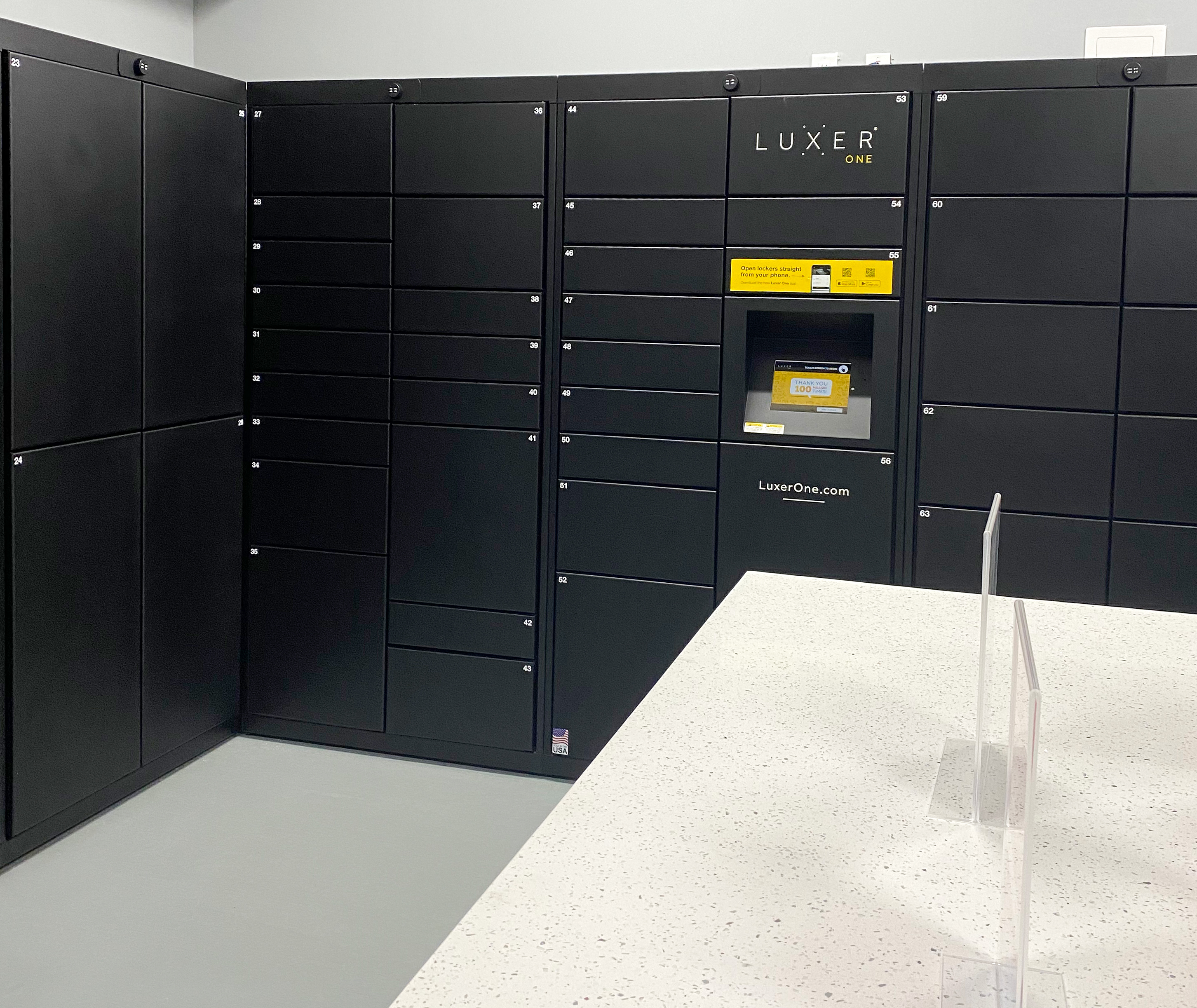 Luxer Mail room