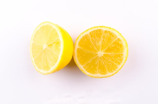 Sliced lemon