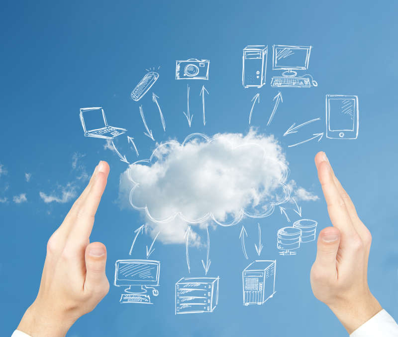 Hand die een wolk vast houdt met Cloud producten
