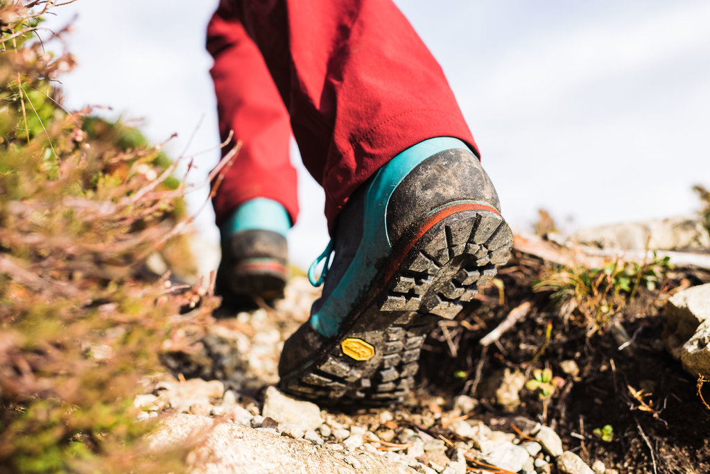 Agar Kaki Tidak Mudah Sakit, Kenali 4 Ciri Sepatu Hiking Berkualitas Ini!