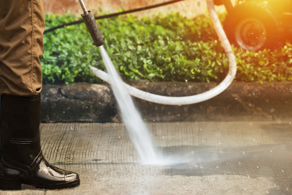 Do Landlords Have to Clean Between Tenants In Illinois?