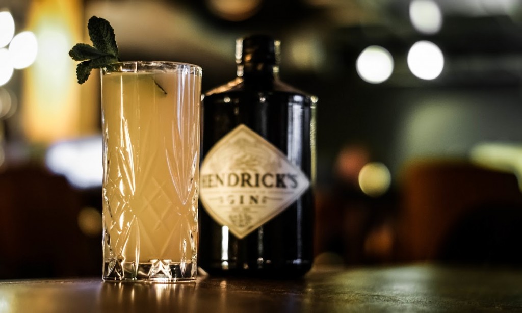 Bone shaker gin fizz