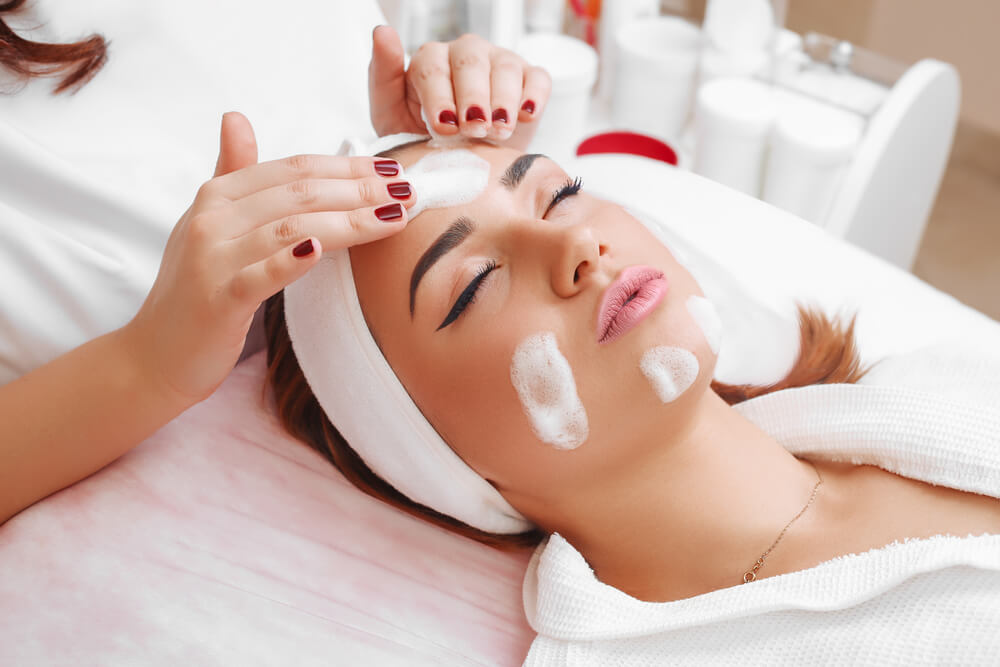 Prepping for Henna Brow