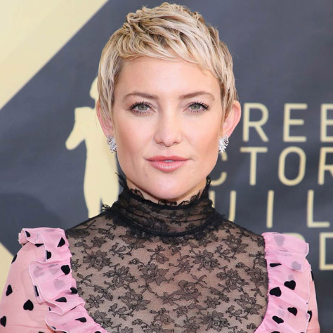 Kate Hudson with her sexy blonde bang’s hair style