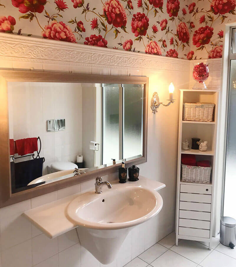 Vicki’s Guest Bathroom – wallpaper added feature