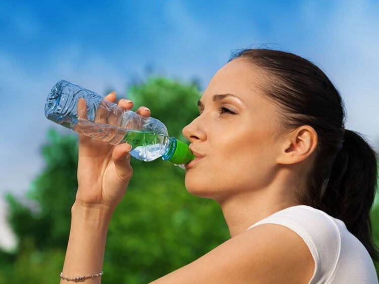 Uống nhiều nước có giảm cân không