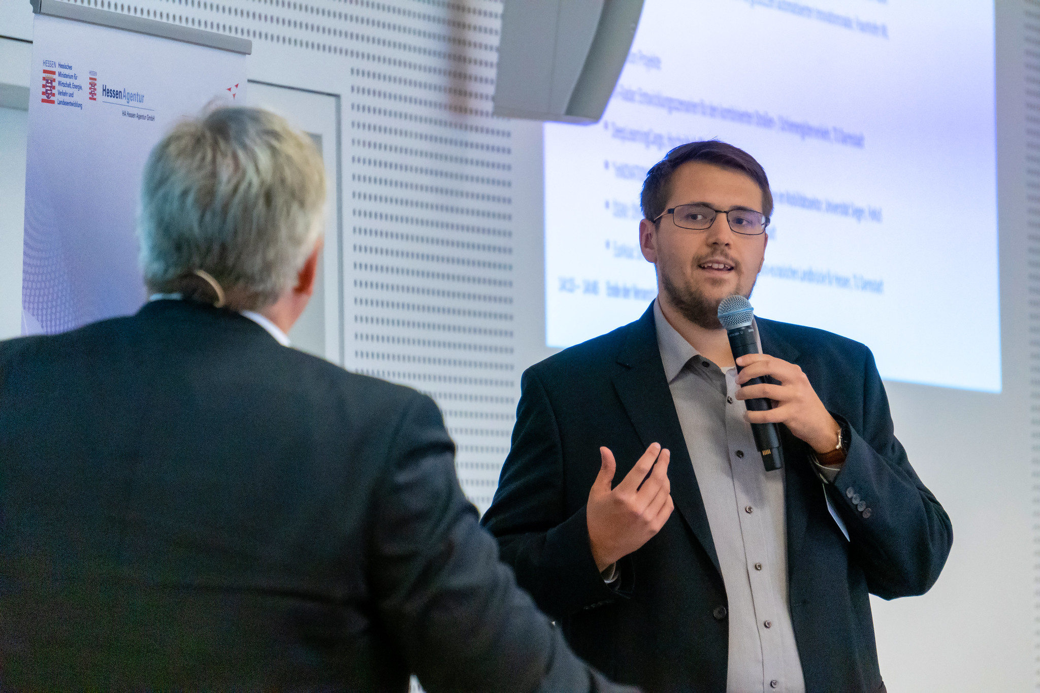 Johannes Rentschler stellt die Ergebnisse des ÖGNV-Innovationsprojekts auf dem HOLM-Innovationsmarktplatz vor
