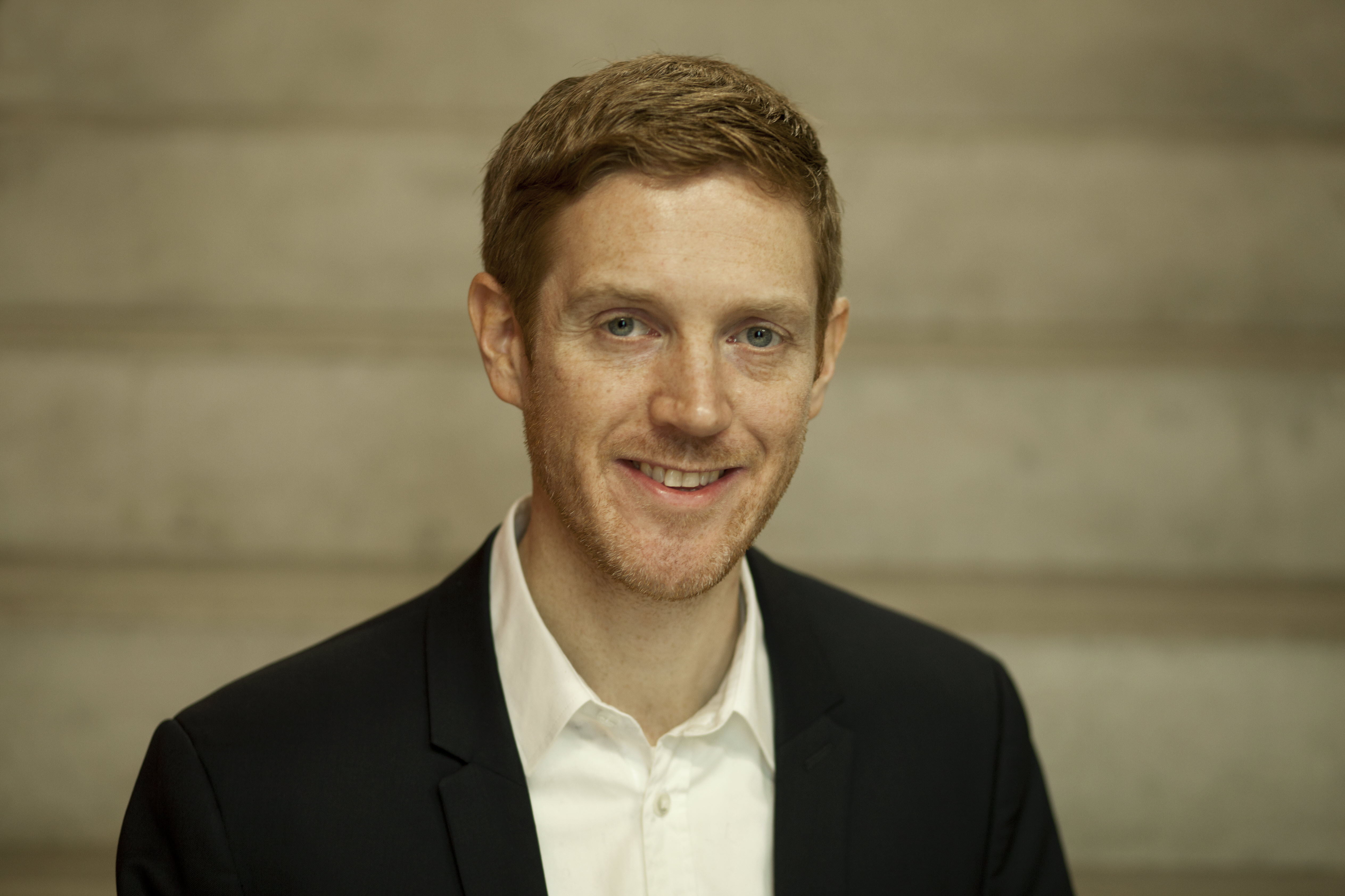 Portraitfoto Prof. Dennis Knese