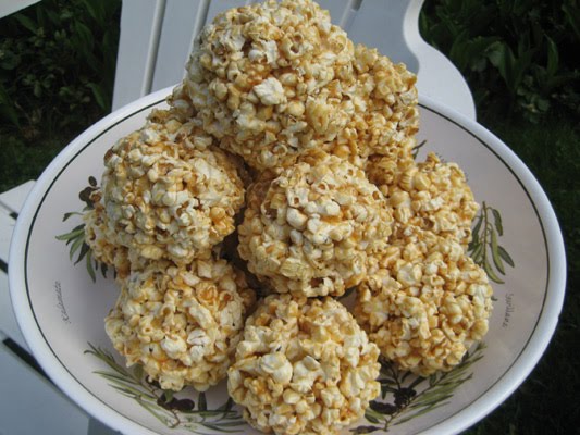 23-Delicious-Delightful-Recipes-Caramel_Popcorn_Balls-2