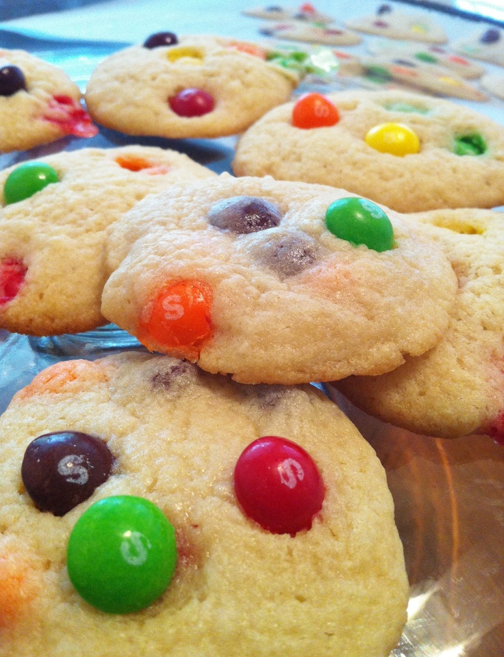 63-Rainbow-Recipes-skittles-cookie