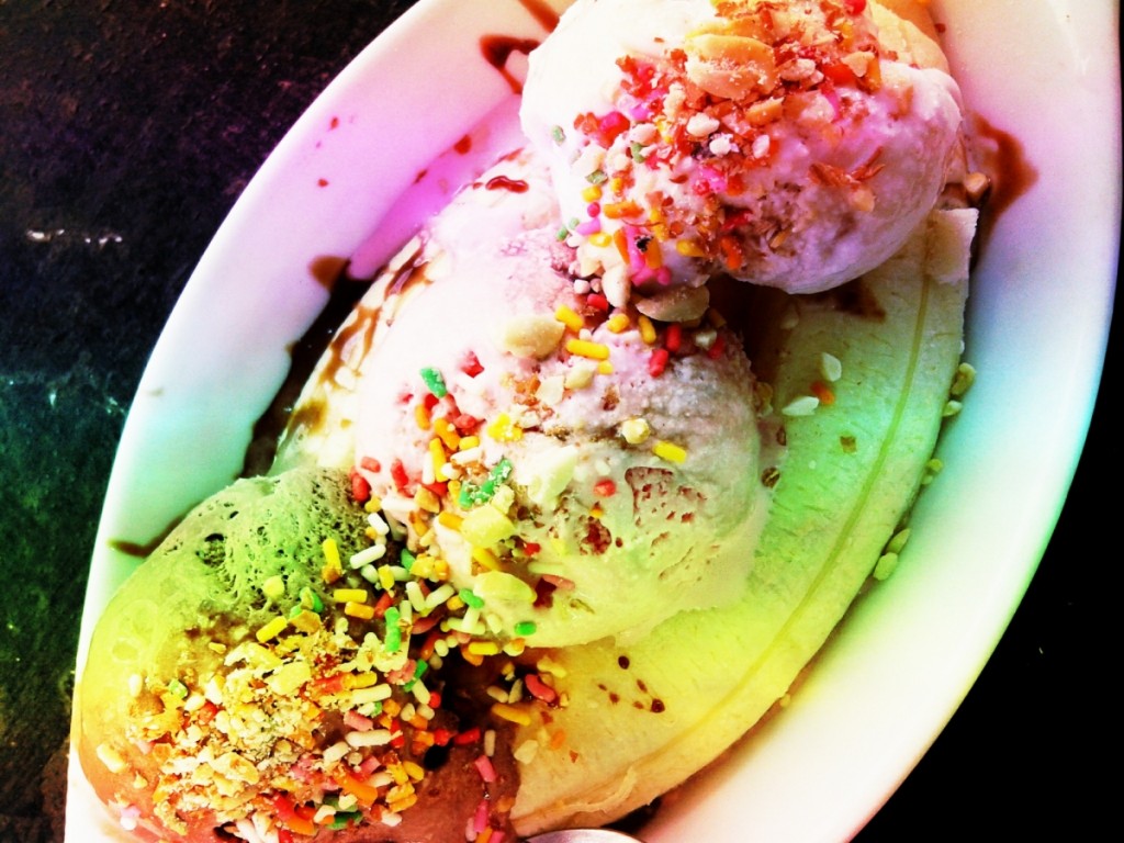 63-Rainbow-Recipes-banana-split