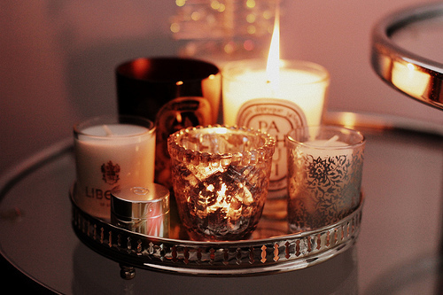 10-Frugal-Ways-bedroom-scented-candles