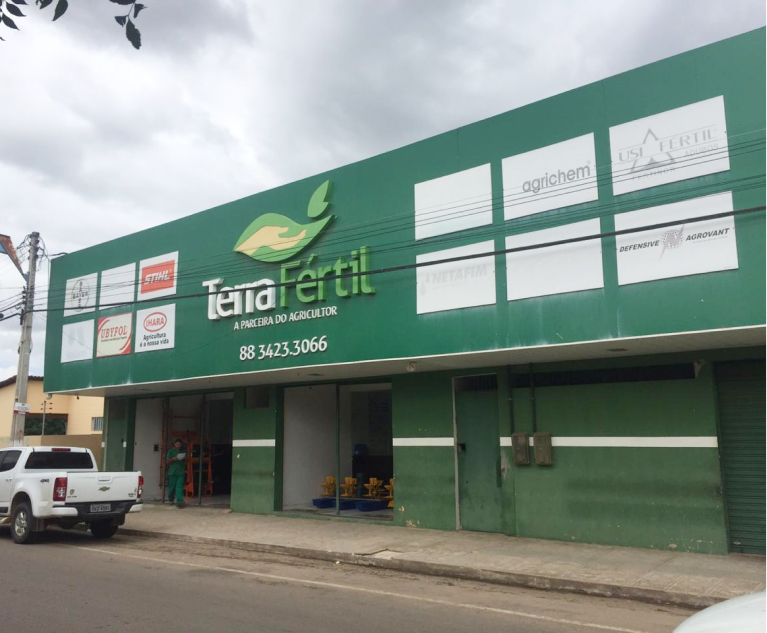 Imagem da faixada da Terra Fértil de Limoeiro do Norte.