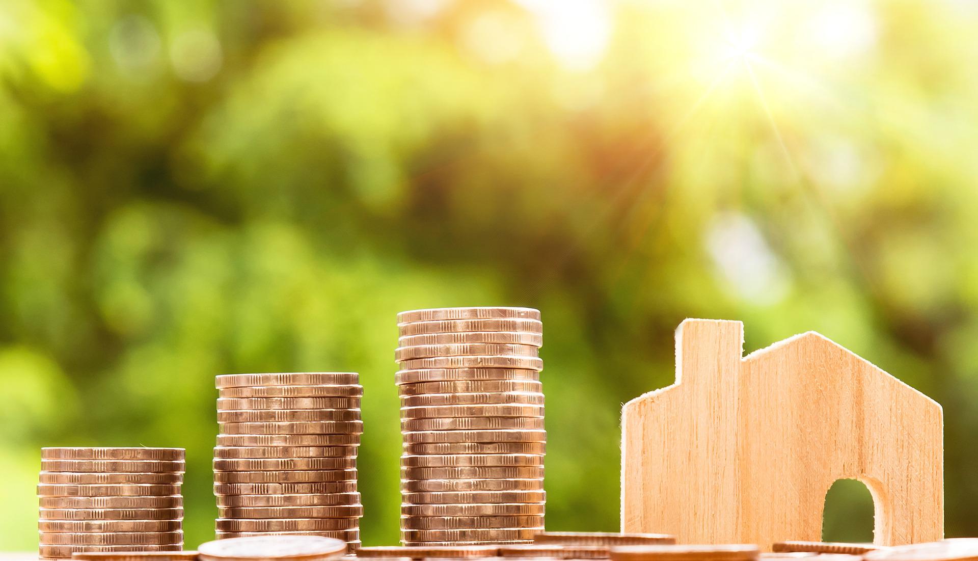 Gold Futures: Basics, Pros & Risks Associated