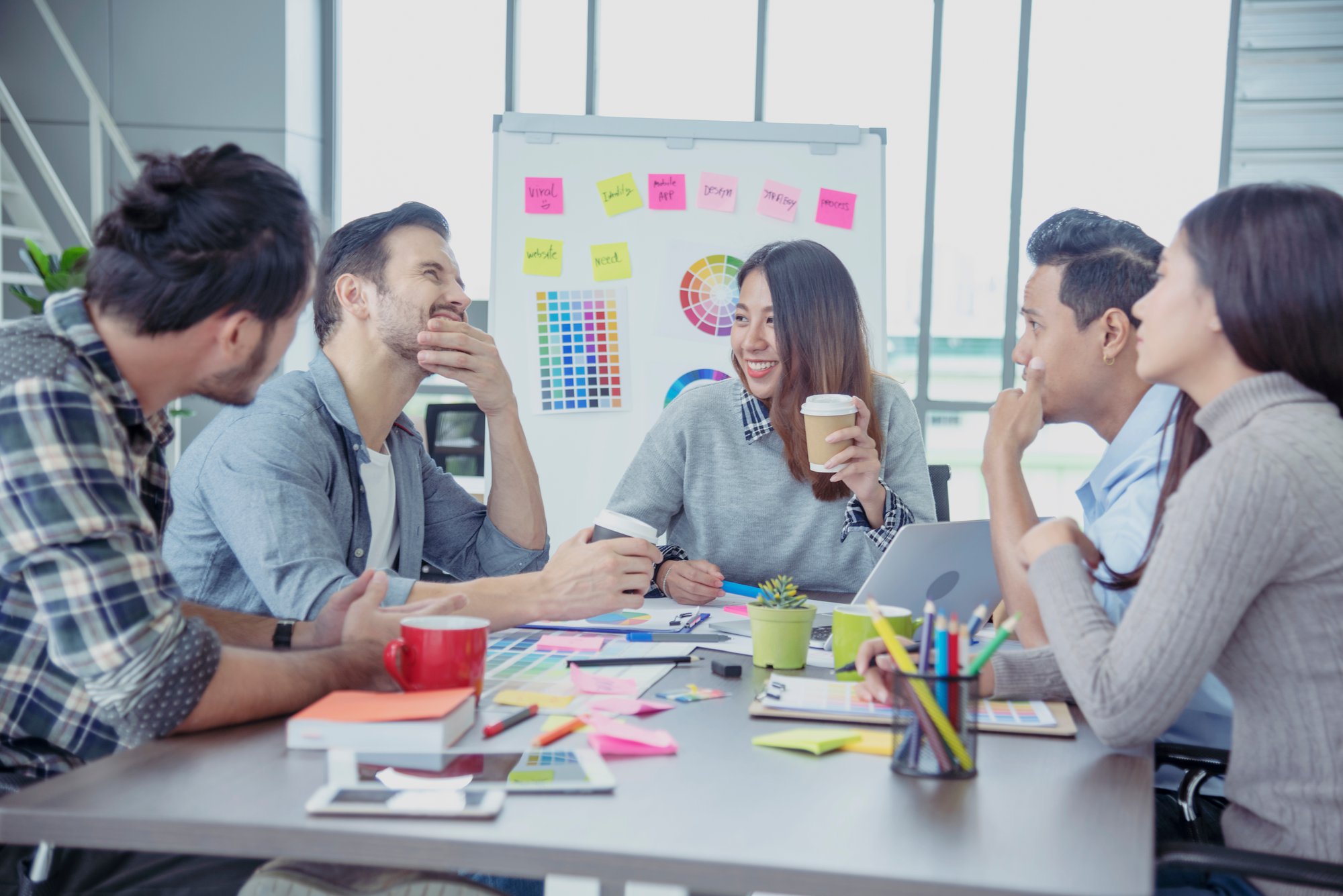 team discussing growth marketing strategy