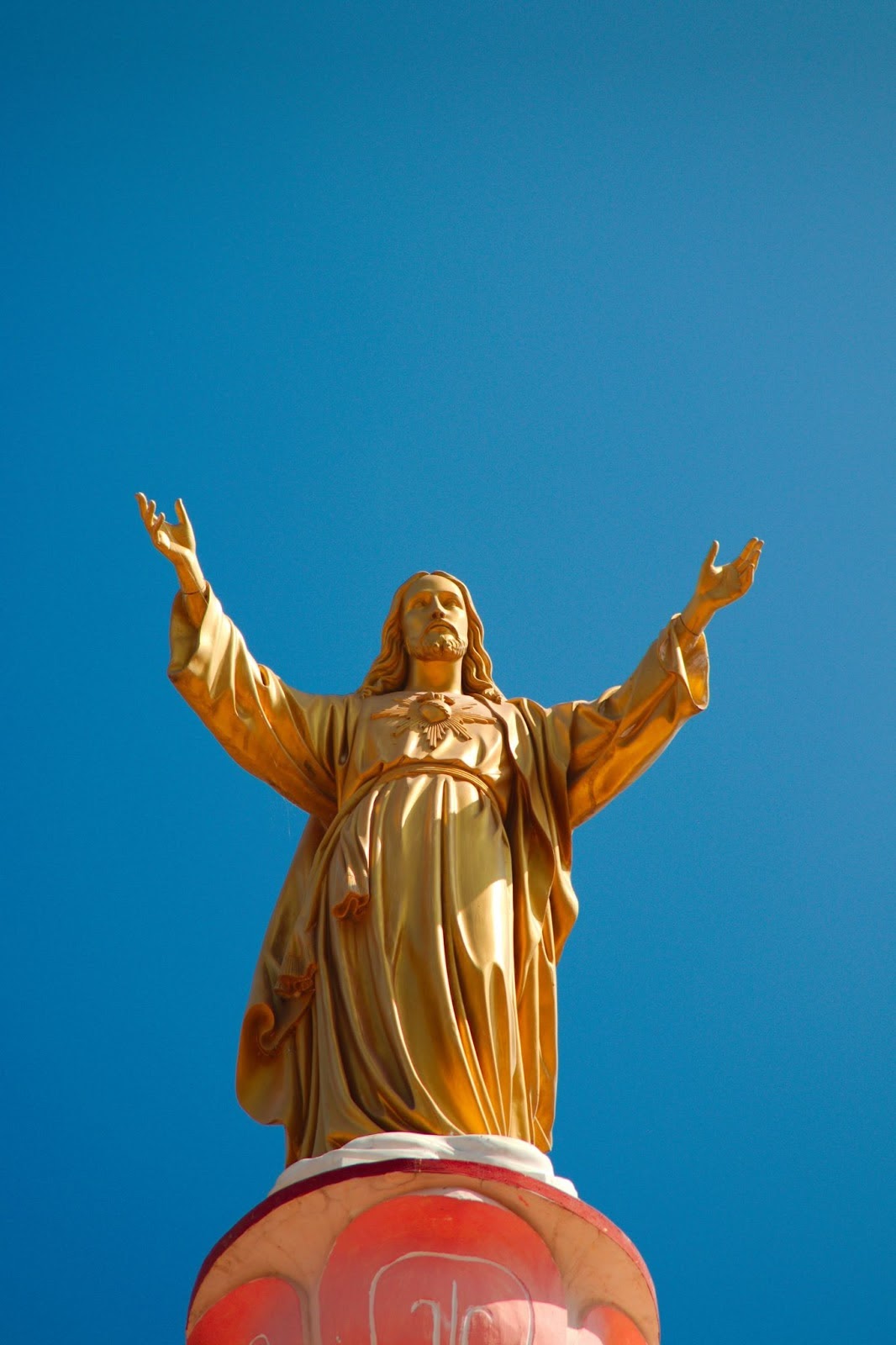 gold statue of Jesus