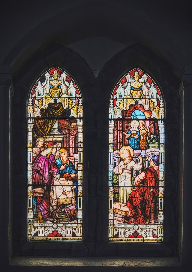 Stained-glass window depicting a young Jesus teaching in the Temple in Jerusalem during Passover, from Luke 2: 40-52