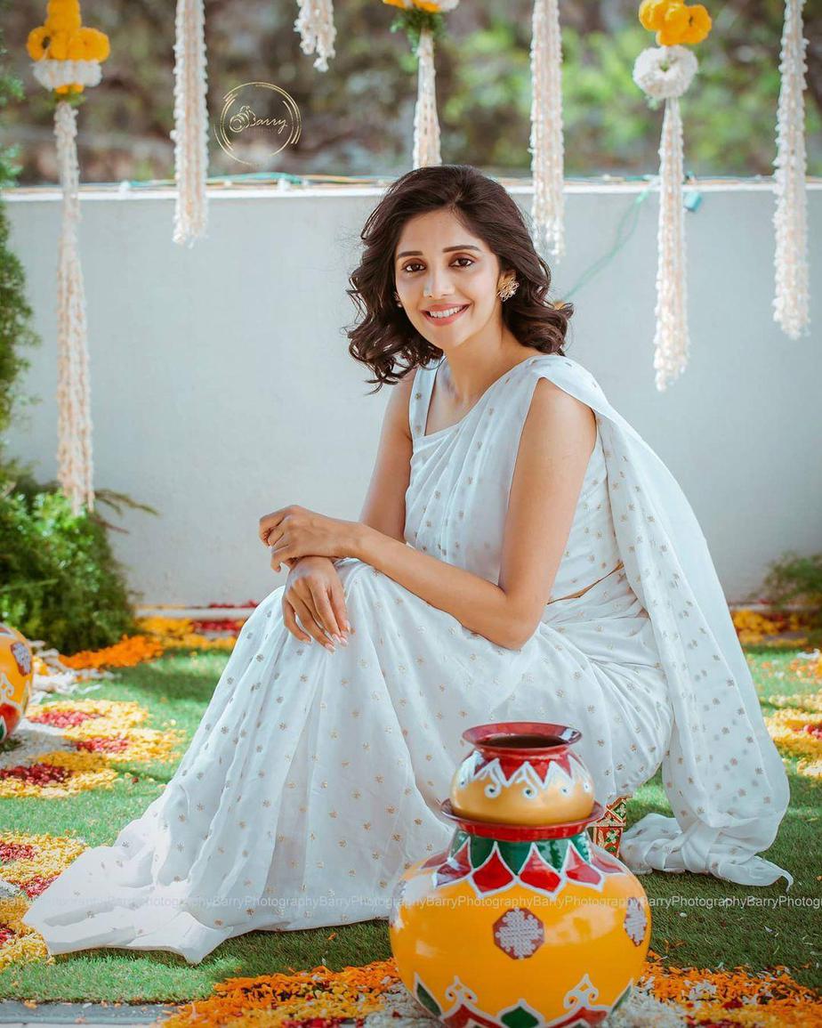 white saree for haldi ceremony