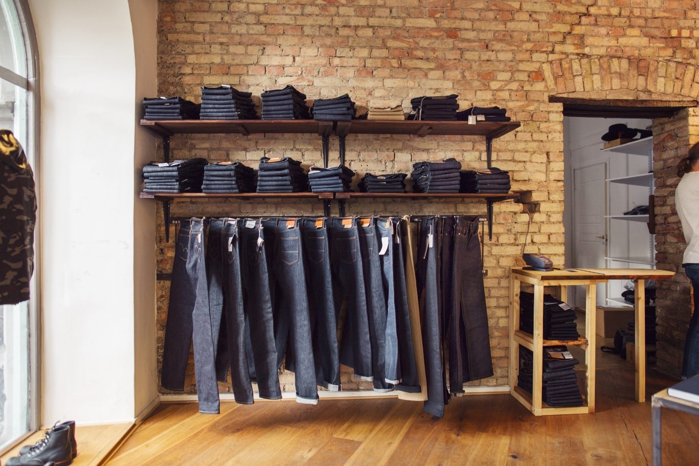 Jeans hanging in store, representing a sucessful implementation of recommerce solutions.