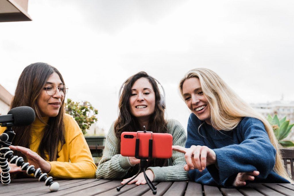 People viewing personalized content on a phone.