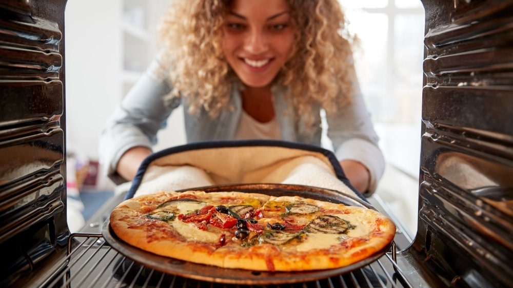 how to cook pizza