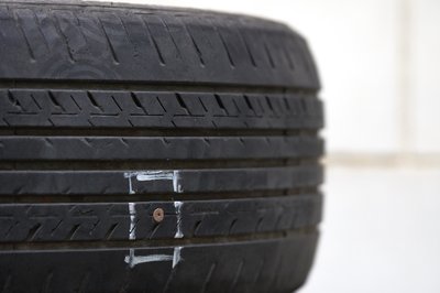 Guide to Change a Flat Tyre