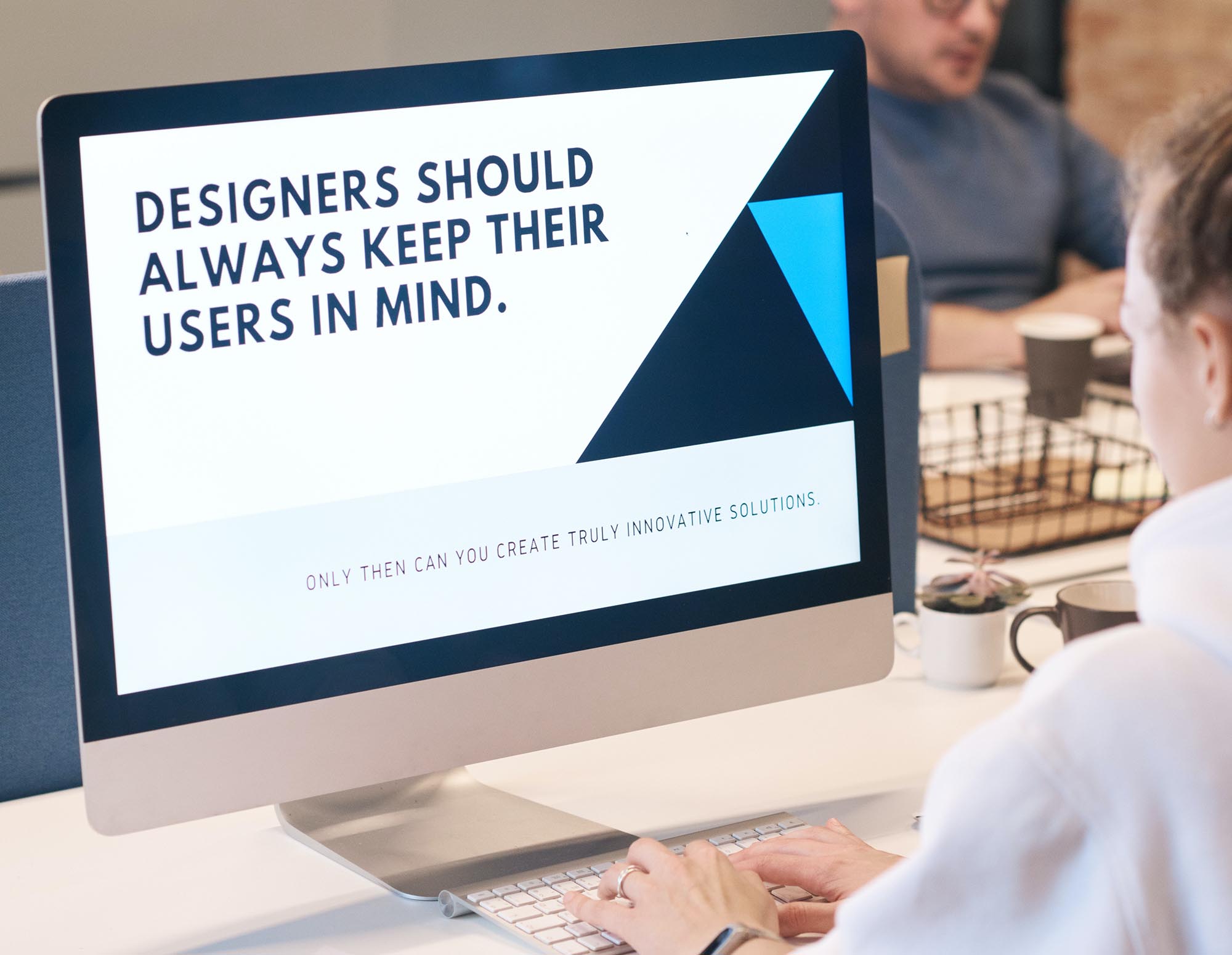 Bildschirm mit Text: "Designers should always keep ther users in mind."