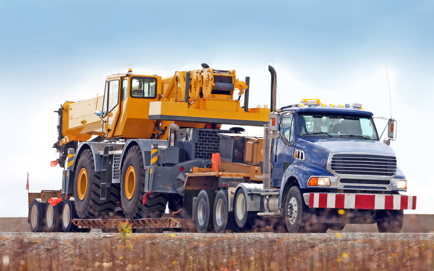 Transporting heavy equipment and machinery - tips | Motive