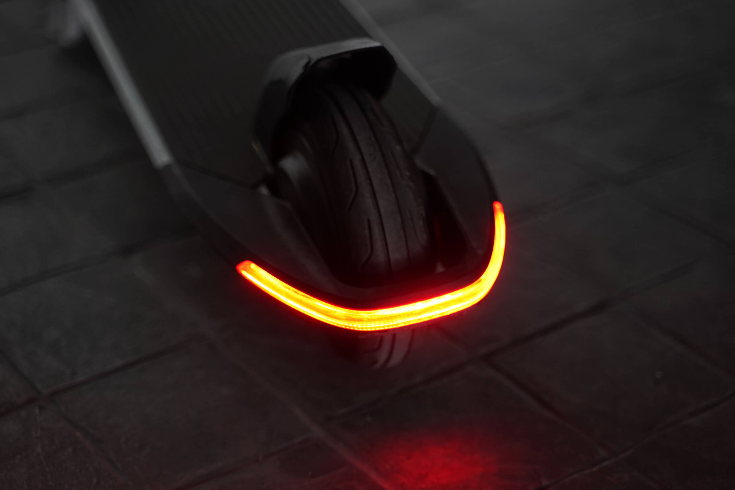 ninebot kickscooter air t15-ไฟหลัง
