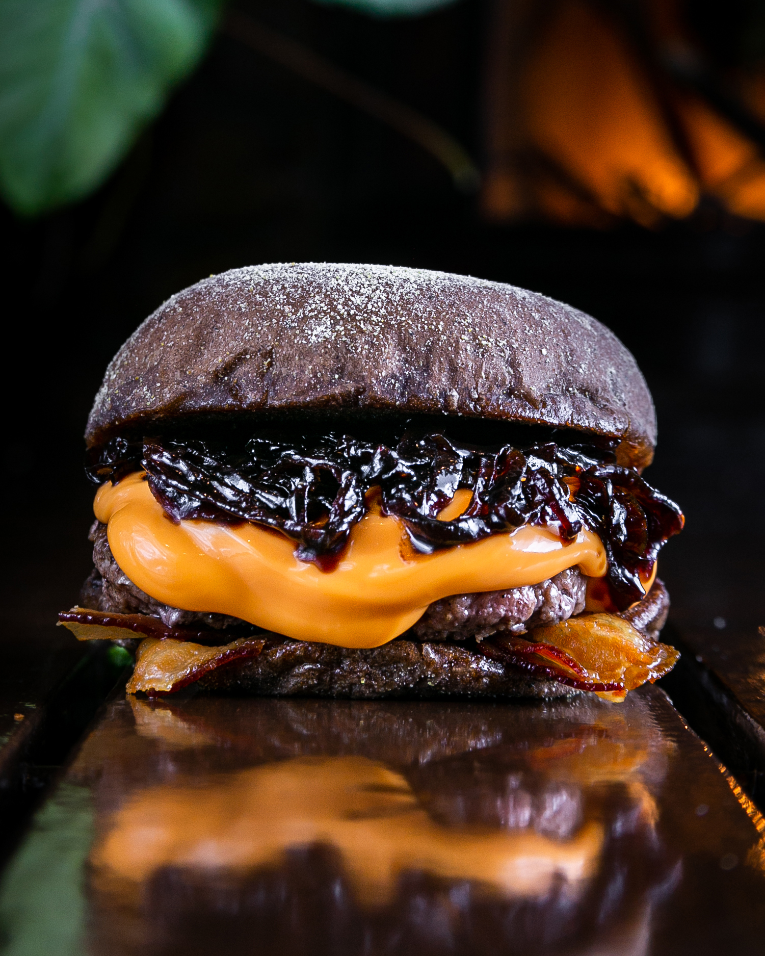 O que infelizmente é raridade por ai, tem em abundância na nossa Selva. Pão australiano, hamburguer 100 grs do blend da casa, MUITO cheddar, bacon em tiras e a verdadeira cebola caramelizada.