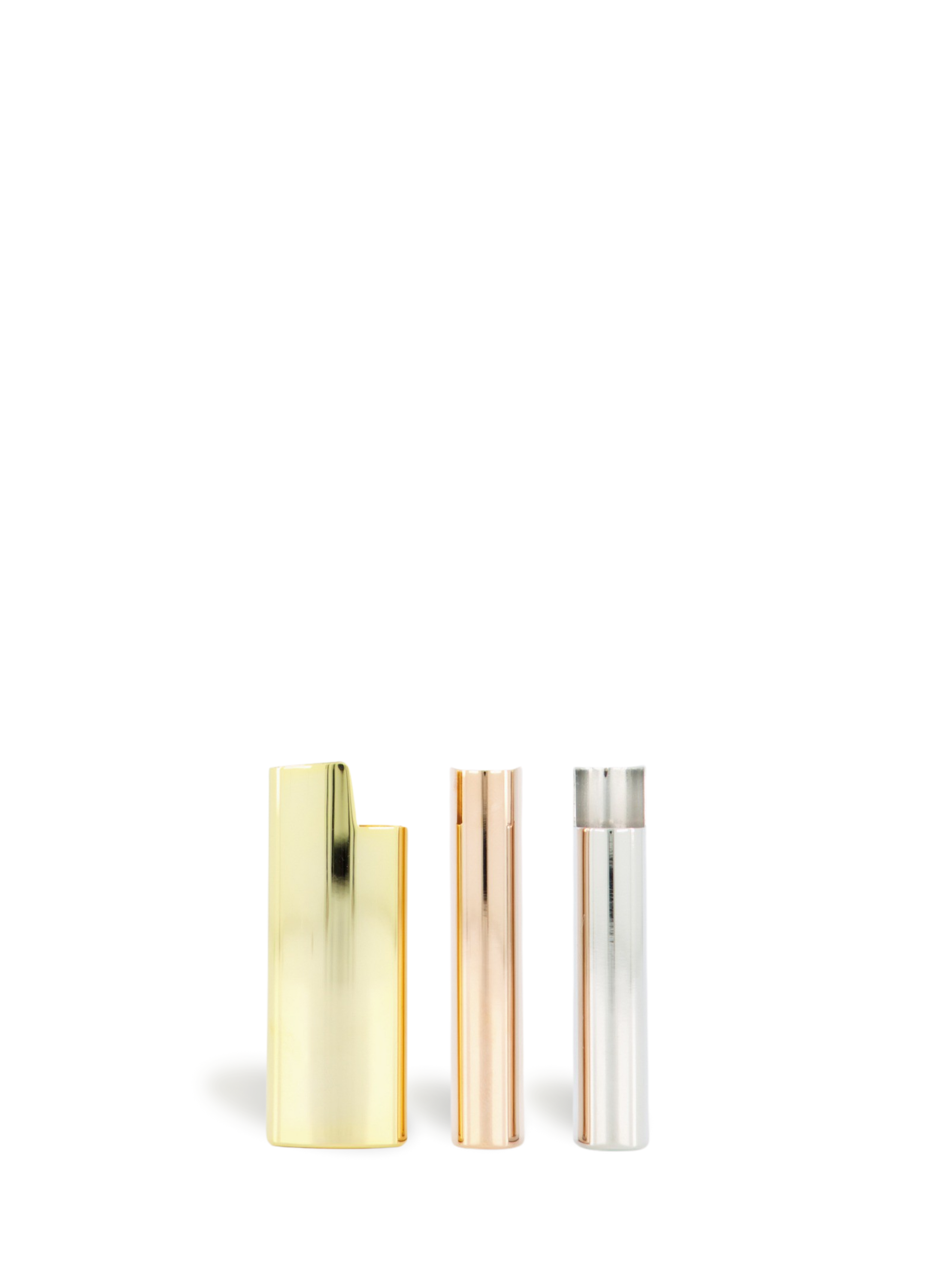 Made for the standard lighter you can never seem to hold on to. This Brass lighter case by Tsubota Pearl will ensure you keep an eye on your precious lighter at all times. Made from brass in Japan.
