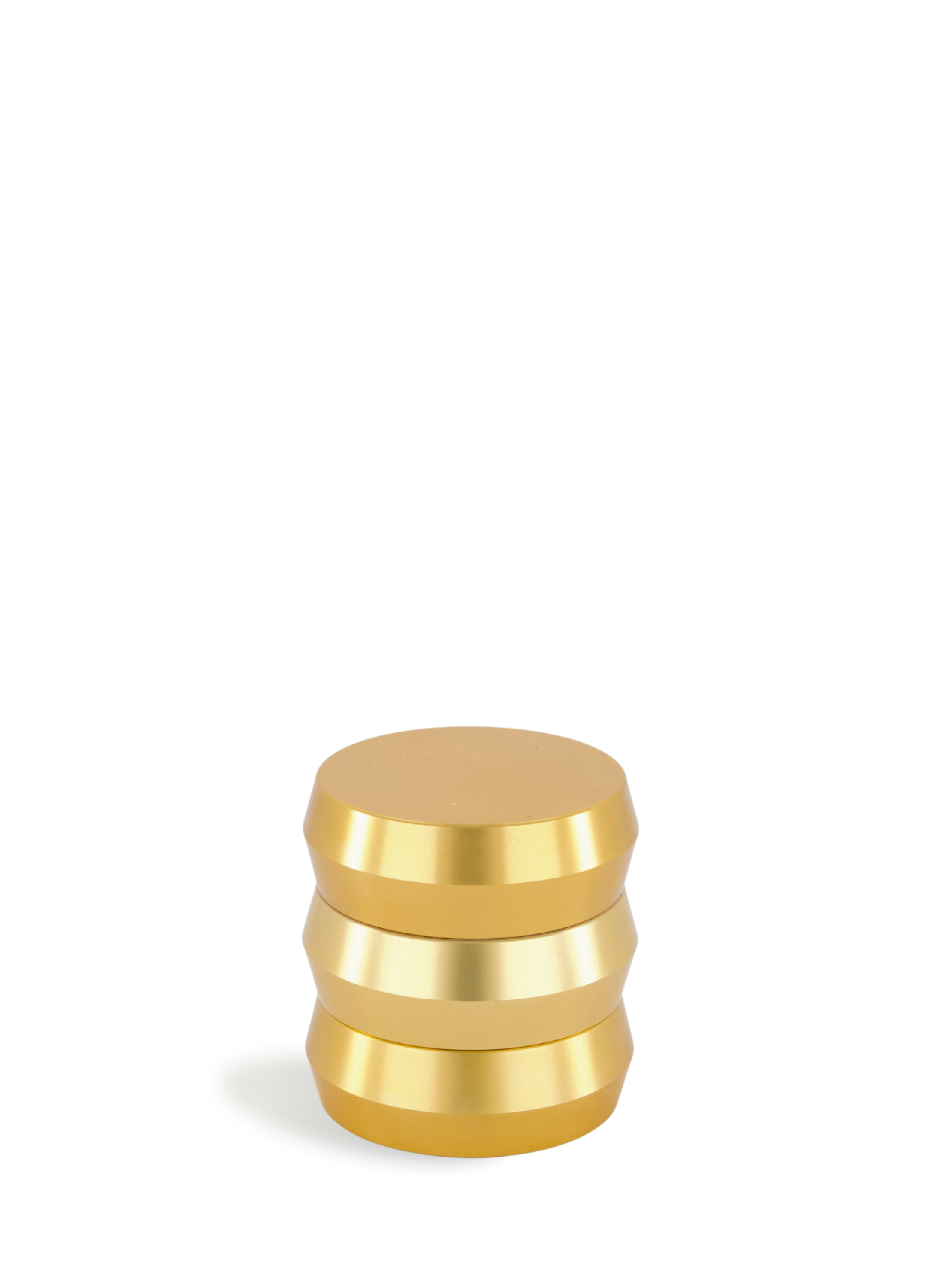 Impressively wide, the Gilded Grinder by Sackville demands attention and can serve the masses. Perfect for parties or infusion prep, the 3-Tier system can handle various types of sacred plants due to its size and powerful diamond-shaped teeth.
