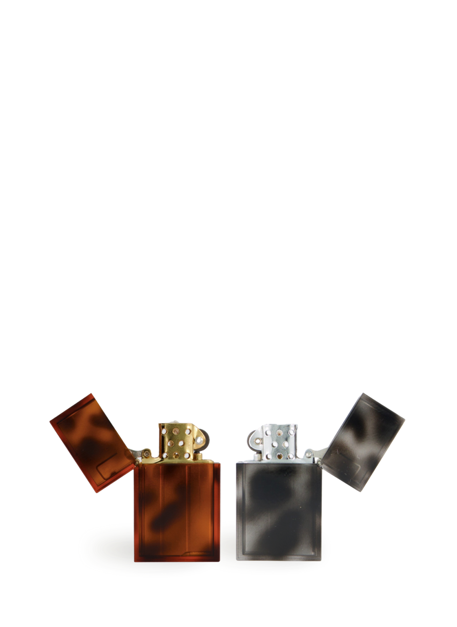 The Hard Edge Marble lighter revisits the classics with an elegant Tortoise pattern. The translucent body is spray painted meticulously by hand in multiple layers using a floated stencil. Each Hard Edge Marble lighter by Tsubota Pearl is 100% unique due to its depth and interplay of colors. Proudly designed and made in Tokyo.