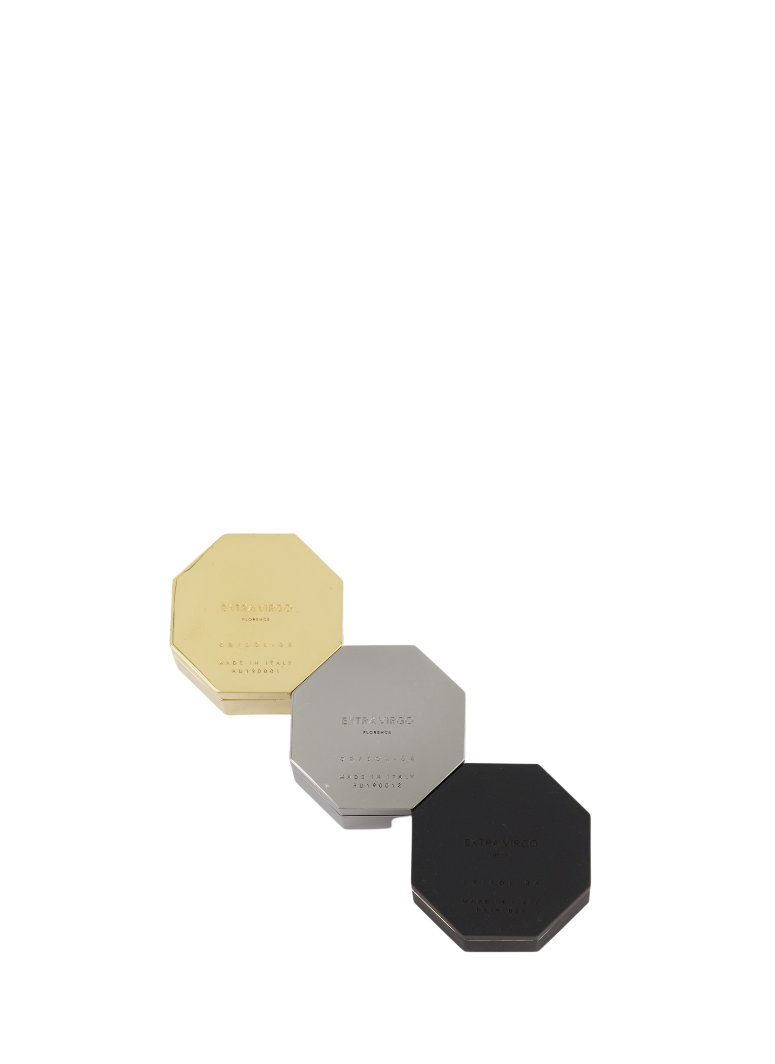 Handcrafted by jewelry artisans in Florence, the Solid 08 grinder by Extra Virgo is a treasure to keep for a lifetime. This premium 2-piece herb and spice grinder features lead-free Brass and is plated to perfection with Gold, Ruthenium or Rubber. Each grinder is numbered in a very select limited edition.