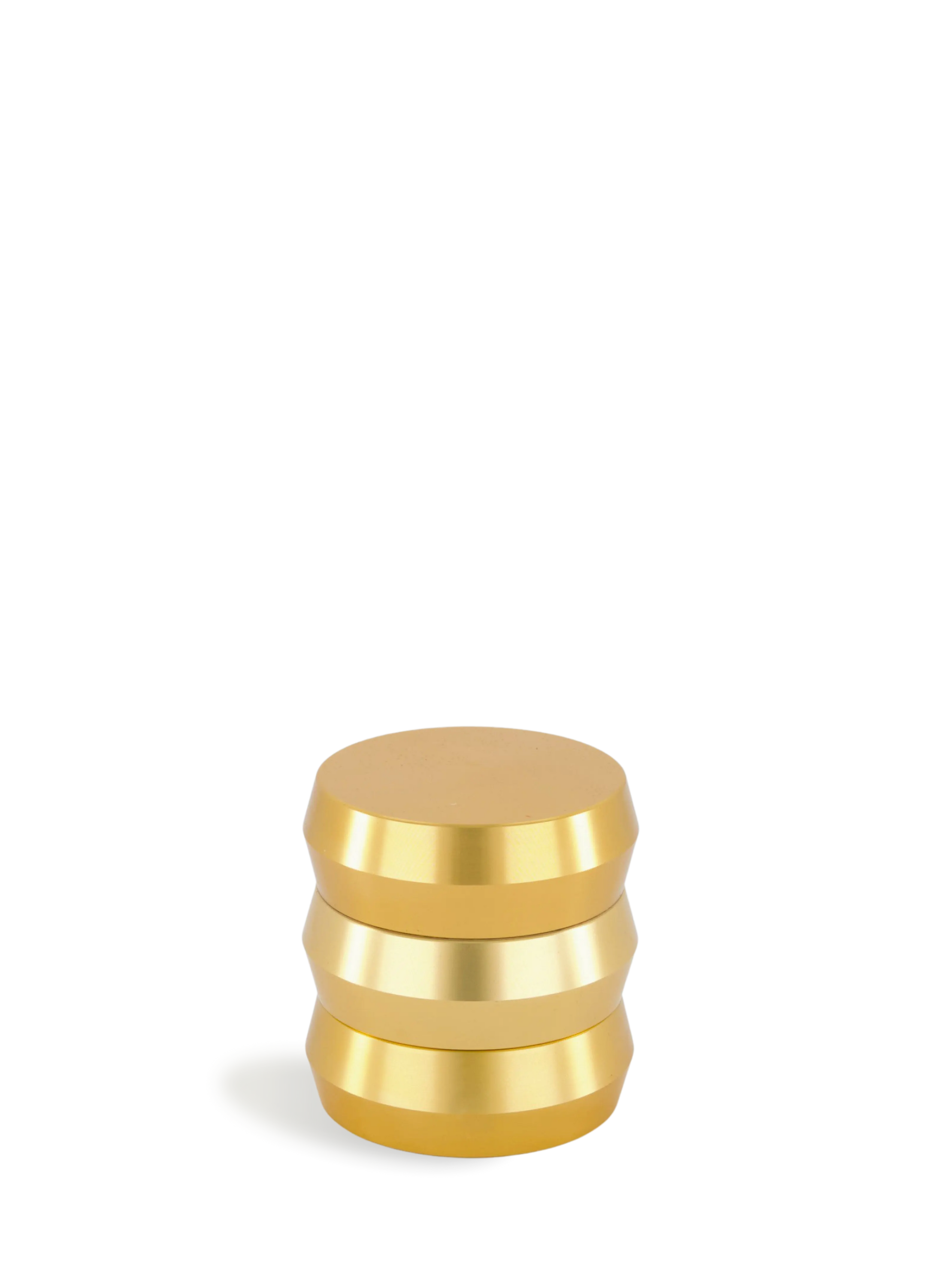 Impressively wide, the Gilded Grinder by Sackville demands attention and can serve the masses. Perfect for parties or infusion prep, the 3-Tier system can handle various types of sacred plants due to its size and powerful diamond-shaped teeth.