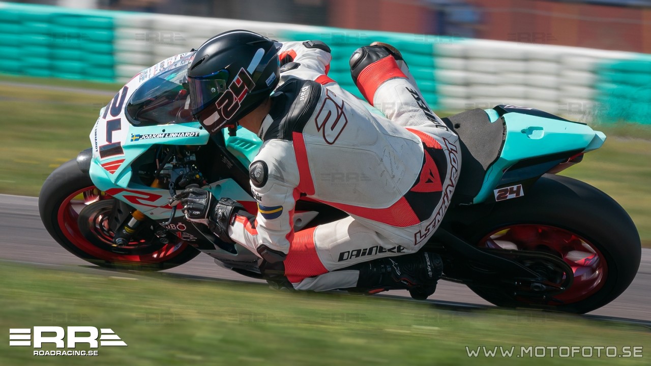 Joakim Linhardt på sin Yamaha R1 2019