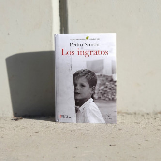 Los ingratos - Novela de Pedro Simón