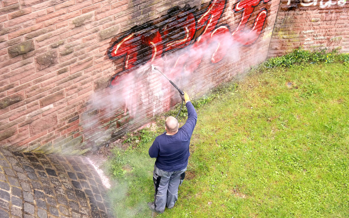 Removing graffiti from brick wall