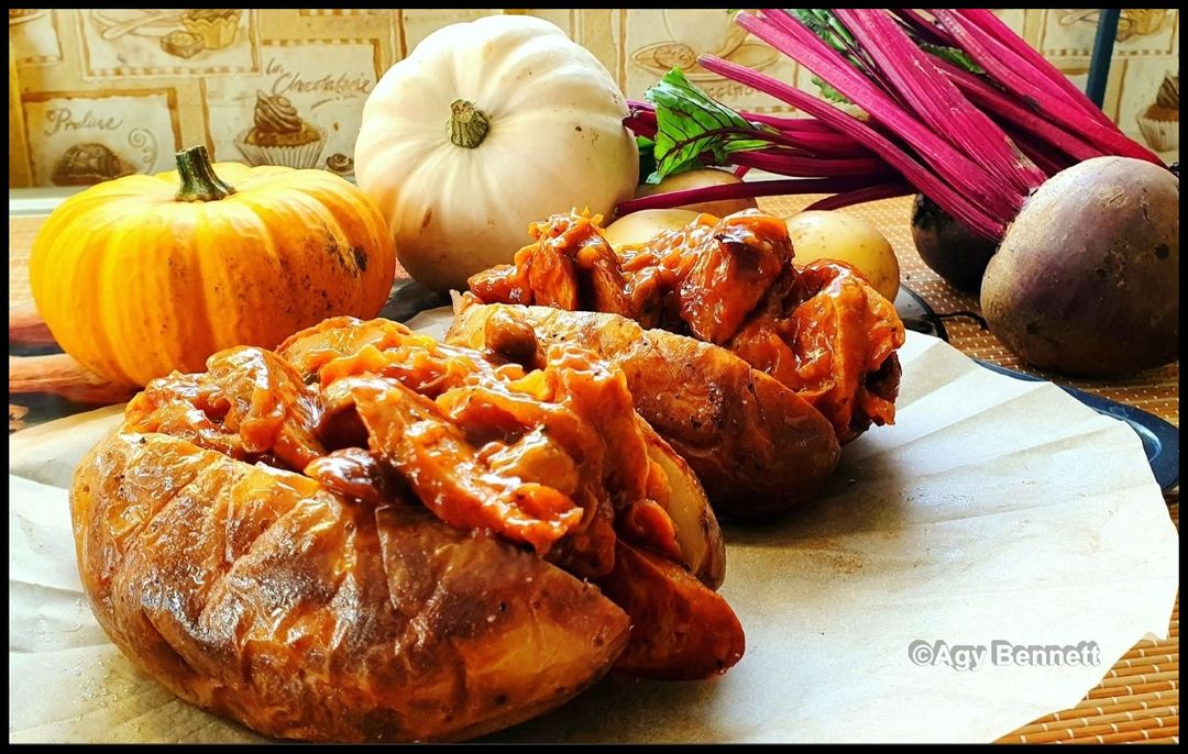 Baked Jacket Potatoes with sausage stew FoodeLand