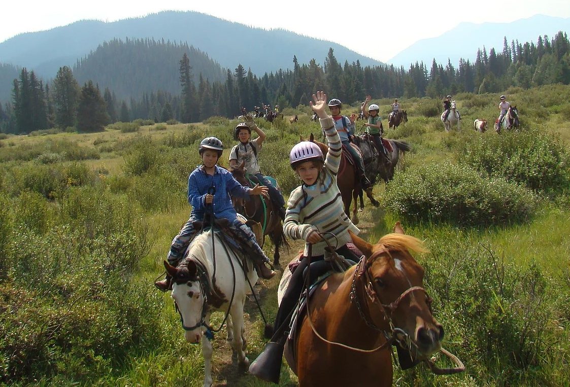 6196990ab9a701a203d969e0 kidsnhorsescampdayride e1621323874852