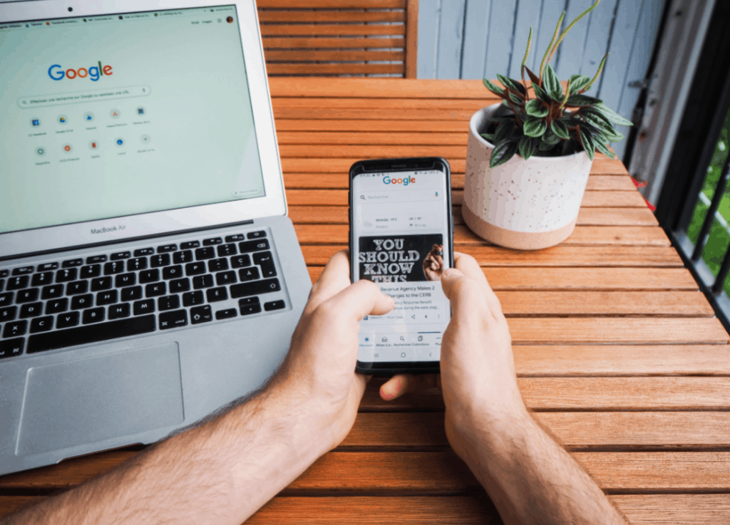 Outils Google sur mobile et ordinateur