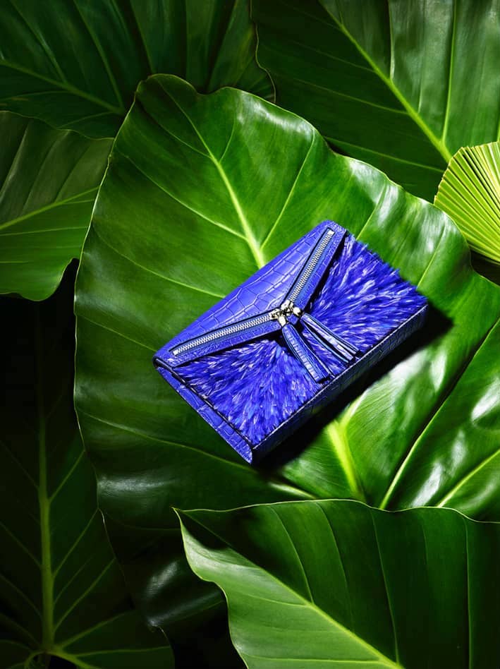Pochette plumes bleu et cuir python haute couture Majorelle Ingrid Paris 