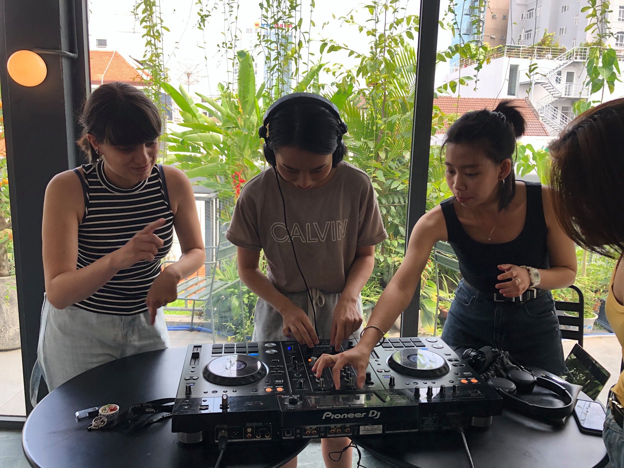SYS Sisters Sound teaching a DJ workshop