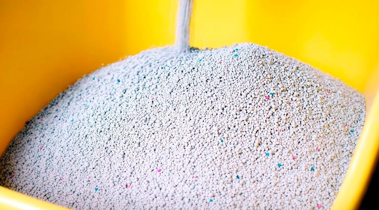 Clay Cat Litter for Snow Removal