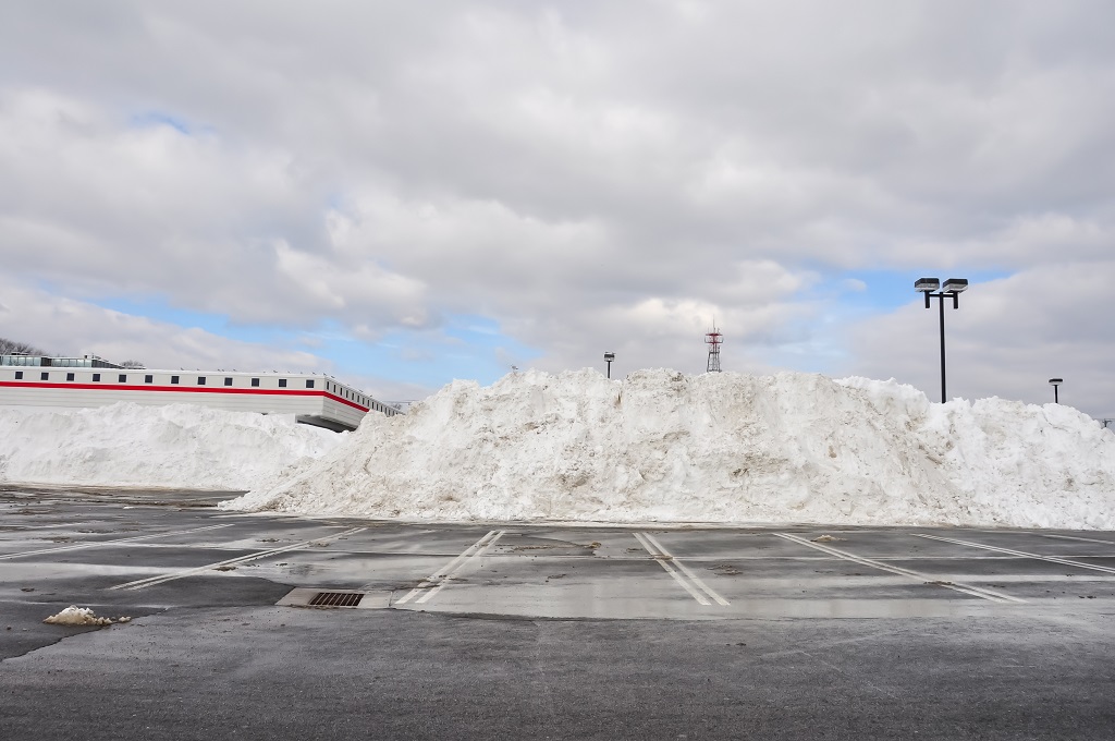 Snow Removal for Shopping Centers in Winter