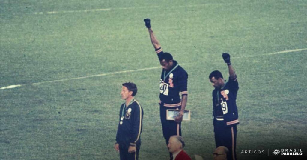 Tommie-Smith-John-Carlos-levantando-os-punhos-nas-olimpiadas-em-apoio-aos-Black-Panthers